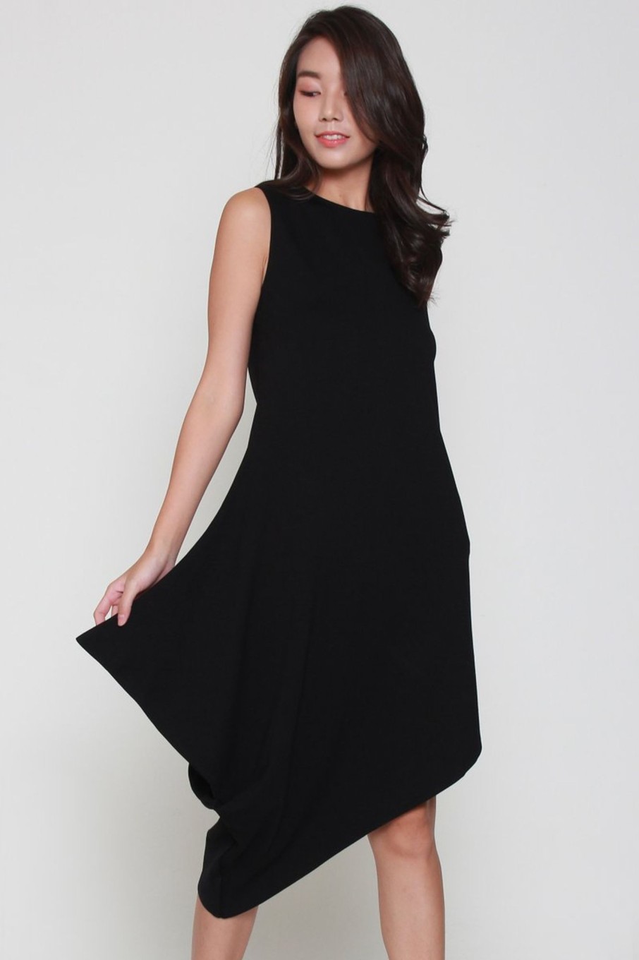 Dresses VERITAJOY | Kallie Modern Handkerchief Dress