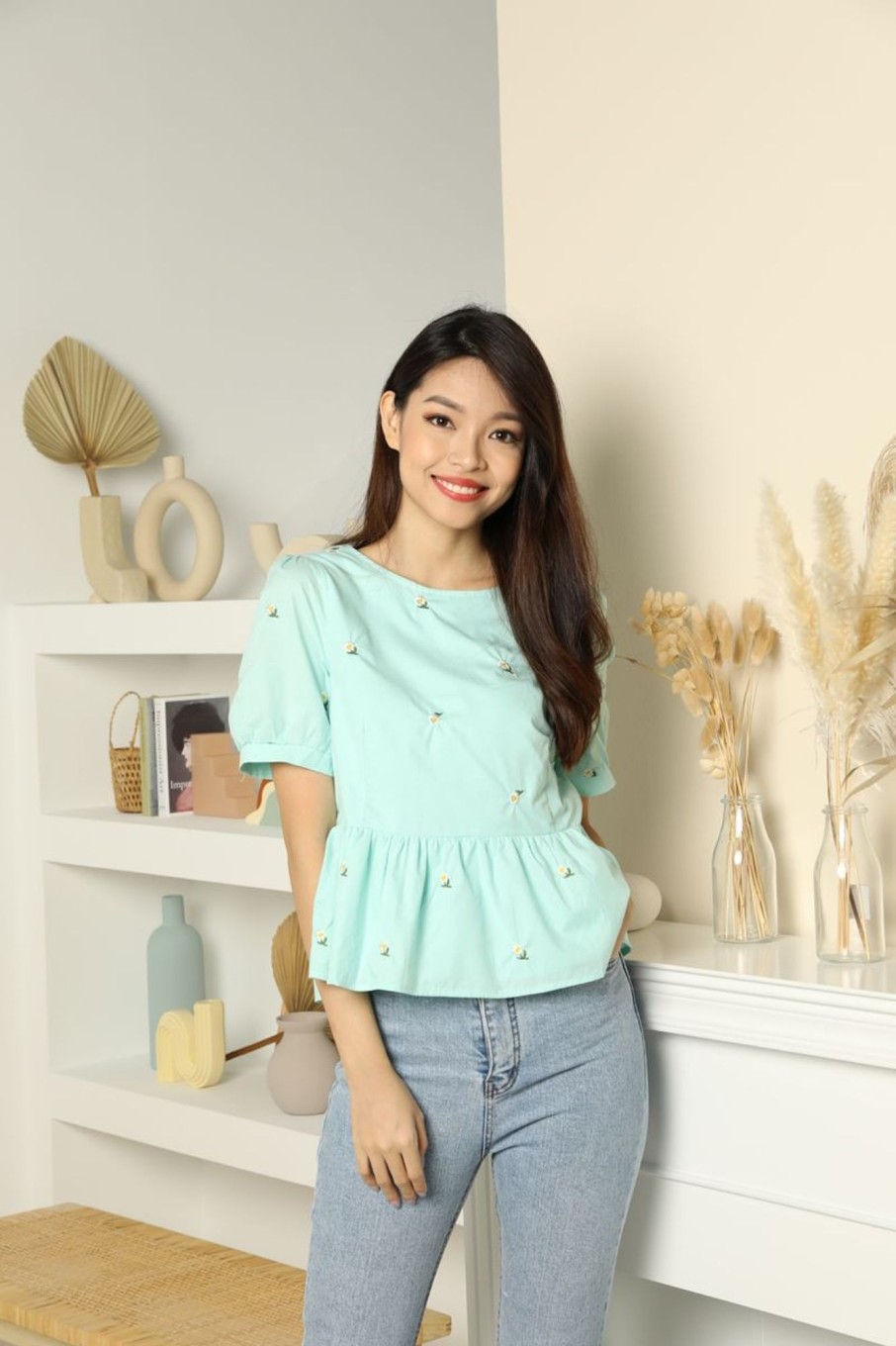 Tops VERITAJOY | Marigold Two-Way Embroidered Blouse In Mint