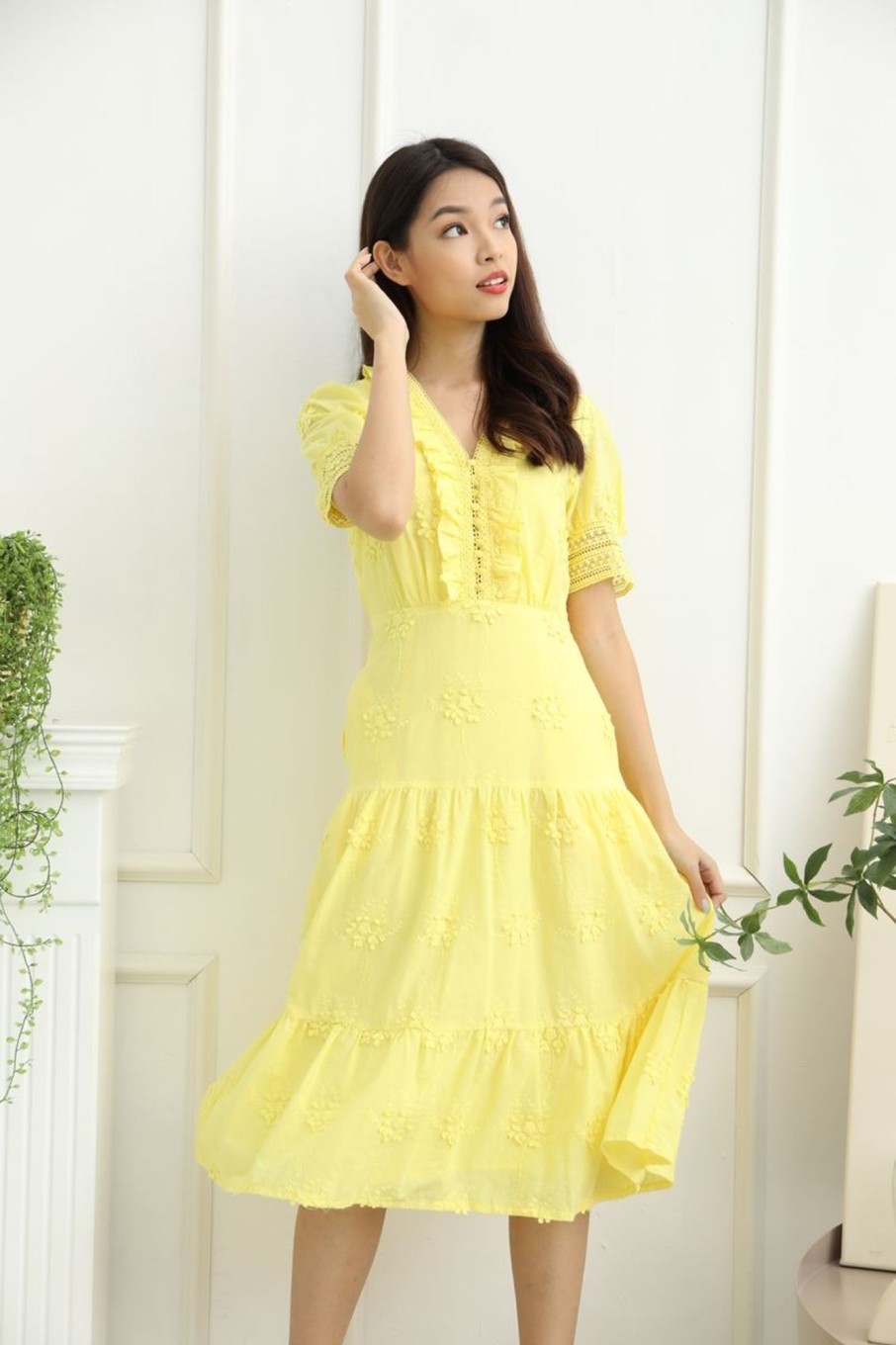 Dresses VERITAJOY | Lacey Embroidery Midi Dress In Yellow